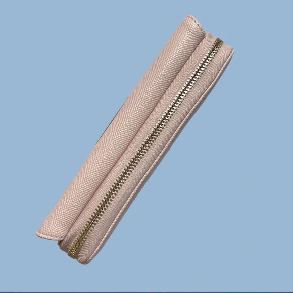 Guess Wallet - Picture 4 of 5